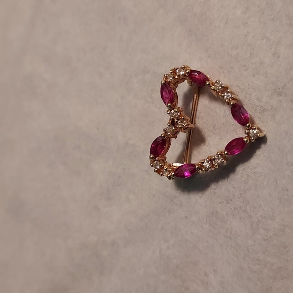 Heart Shaped Pin With Diamond & Ruby Stones in Gold - Picture 9 of 9